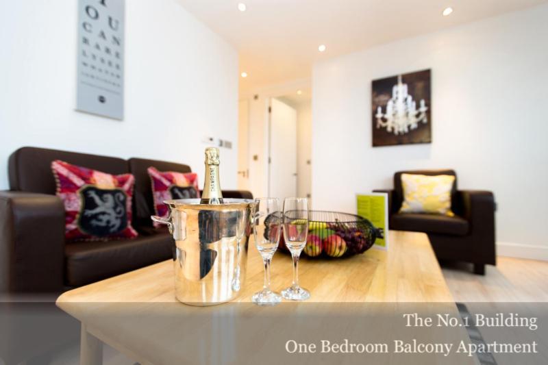 Gunwharf Quays Apartments Portsmouth Bagian luar foto